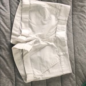 Iilly Pulitzer white barclay short size 2